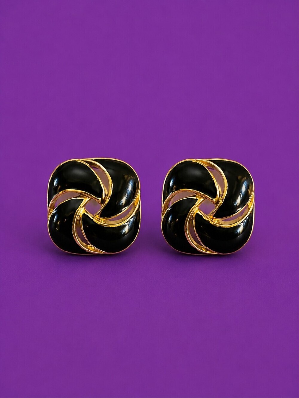 3/$30 VTG 1980s Black Enamel Knot Post Earrings